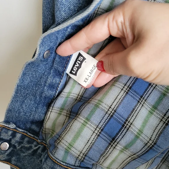LEVIS Vintage Denim Jacket with Plaid Lining - Picture 6 of 12